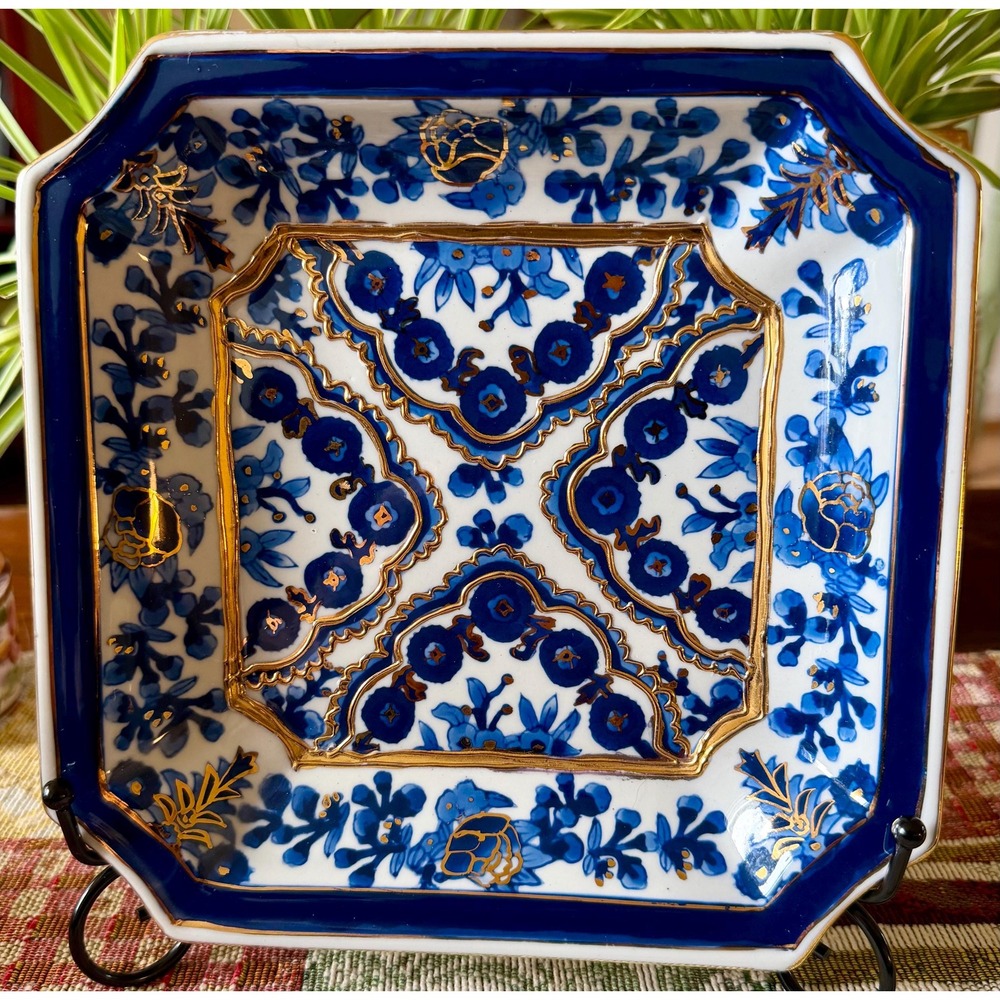Vintage Oriental Accent Inc Blue and White w/Gold Gilt Porcelain Octagonal